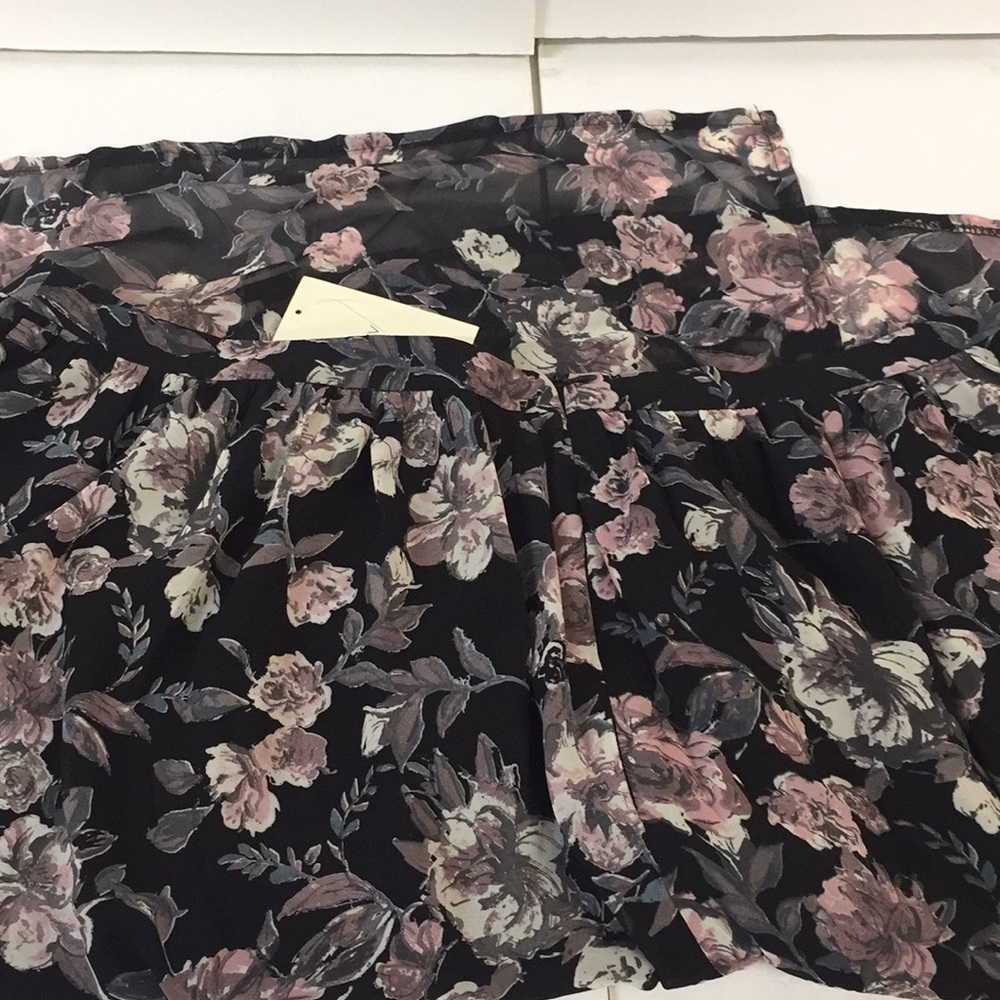 Women’s InLUV Flower Skirt NWT - Picture 6 of 11